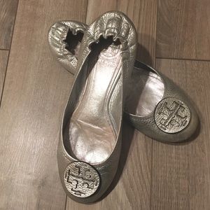 Tory Burch size 8 Metallic Silver Flats
